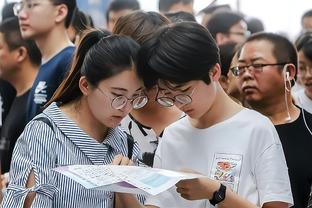 美女记者孟超晒采访字母哥照：他直言每年夏天都要来中国